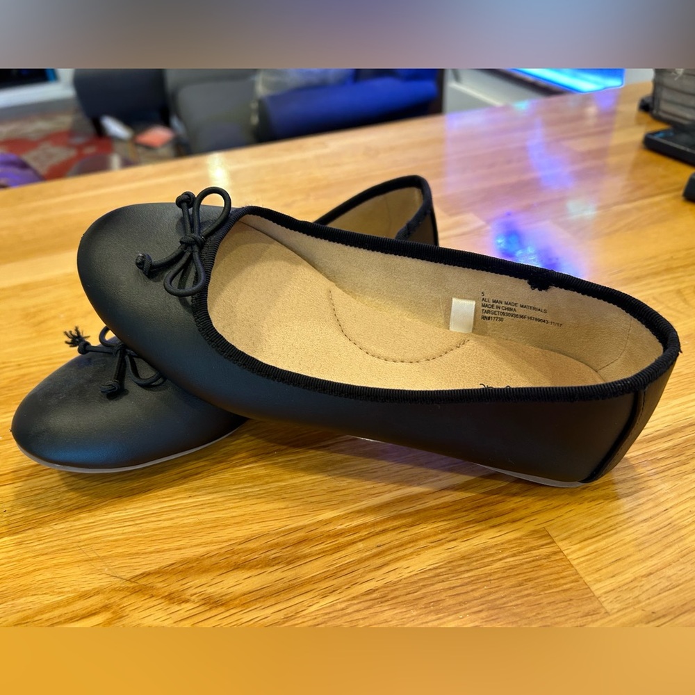 SOLD —- Cat & Jack Classic black Ballet Flats, like new condition, size 5 - Picture 2 of 4